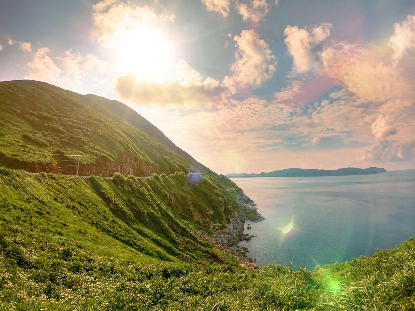 Cung đường biển Mũi Chim Chim - Mũi Tàu Bể là nơi ngắm bình minh đẹp. Cung đường biển Mũi Chim Chim - Mũi Tàu Bể là nơi ngắm bình minh đẹp.