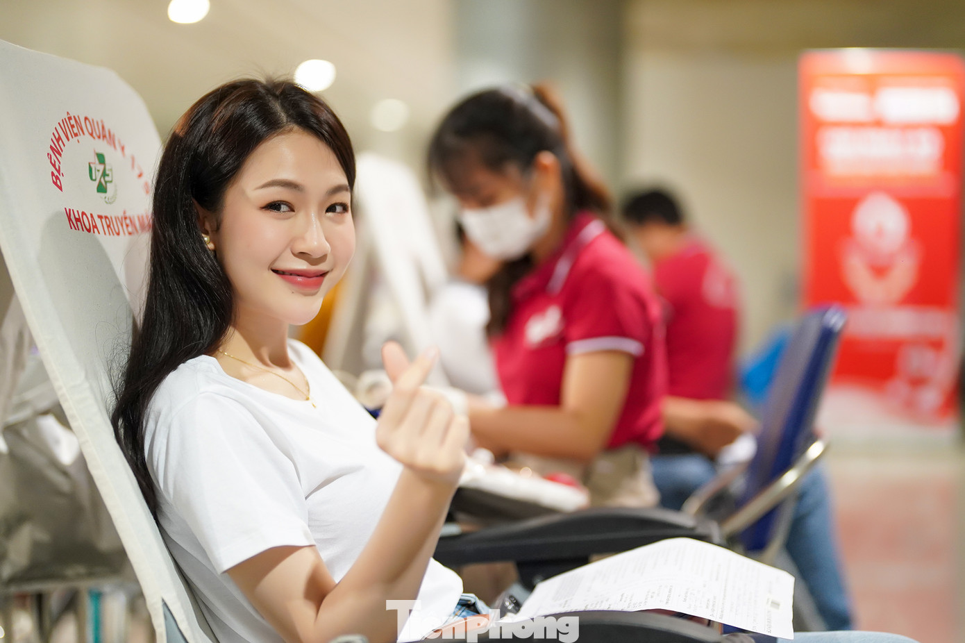 Người đẹp được yêu thích nhất cuộc thi Hoa hậu Việt Nam 2020 Đậu Hải Minh Anh cũng đến tham gia hiến máu sáng 5/5. Người đẹp được yêu thích nhất cuộc thi Hoa hậu Việt Nam 2020 Đậu Hải Minh Anh cũng đến tham gia hiến máu sáng 5/5.