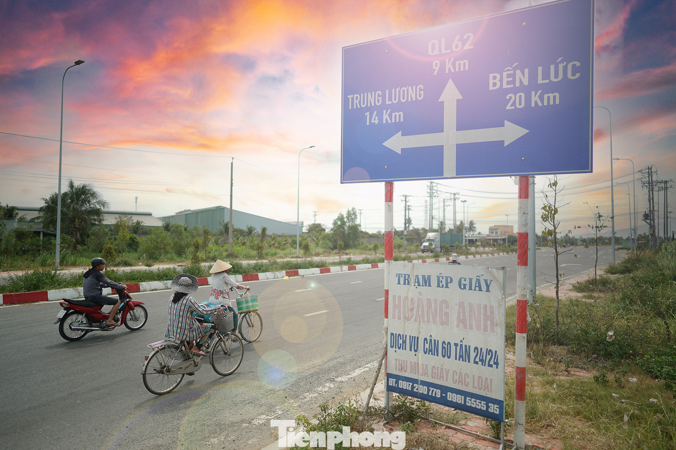 Đoạn ĐT834B đang vướng 14 hộ dân, trong đó có 13 hộ ảnh hưởng đến công tác thi công vỉa hè và 1 hộ ảnh hưởng thi công hệ thống cống dọc. Tại mố B cầu Rạch Chanh còn vướng đường ống cấp nước sạch D.800 của nhà máy nước Nhị Thành thuộc phạm vi thi công đường vào cầu.