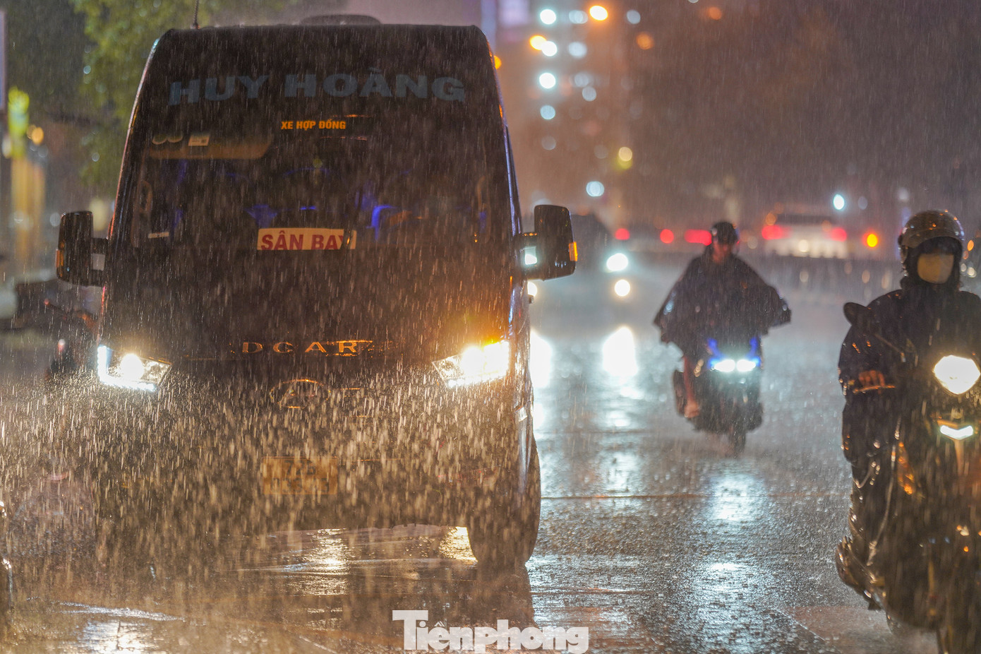 TPHCM liên tục có mưa trái mùa trong những ngày qua. Ảnh: Phạm Nguyễn TPHCM liên tục có mưa trái mùa trong những ngày qua. Ảnh: Phạm Nguyễn