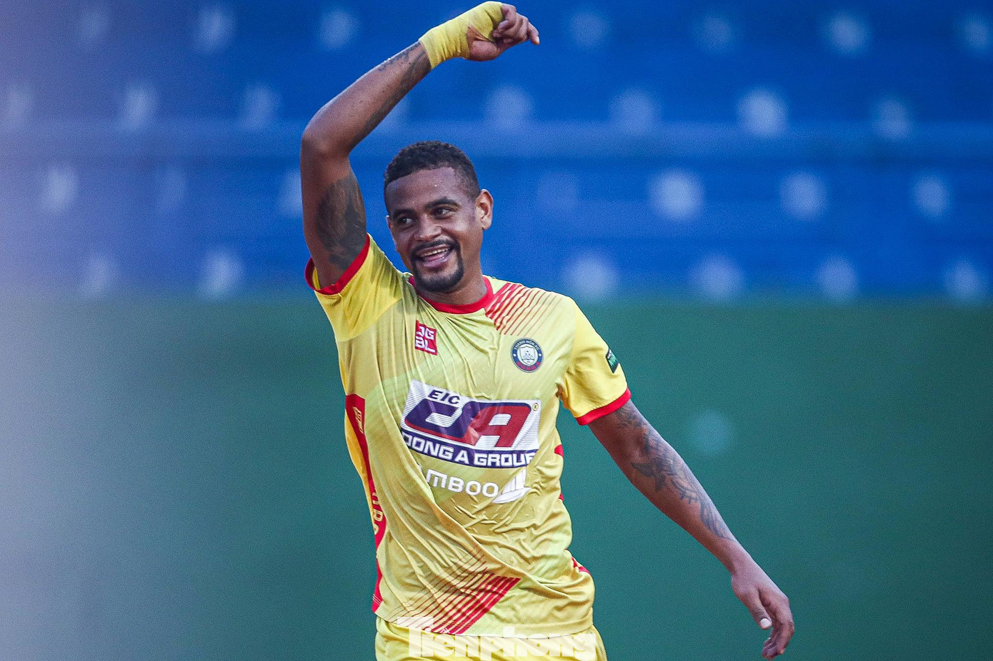 Tình huống đi bóng đột phá bên phía cánh trái của Gustavo là điểm nhấn trước khi anh tung đường căng ngang dọn cỗ để Pinto dễ dàng đệm bóng cận thành, giúp Thanh Hóa dẫn trước 1-0 ở 45 phút đầu tiên.