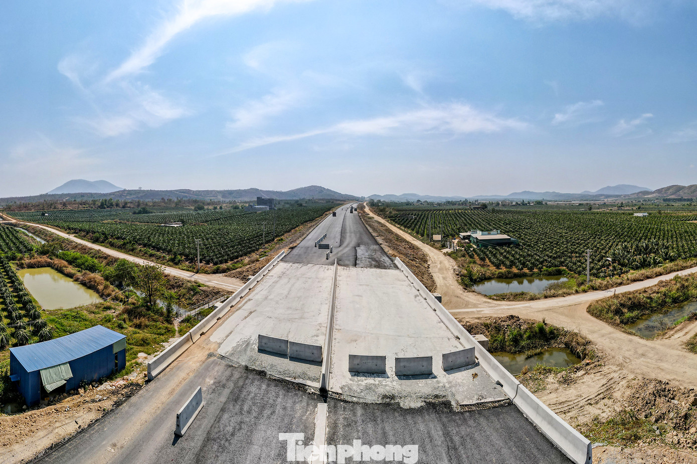 Bộ Giao thông vận tải cũng yêu cầu tổ chức rà soát khối lượng còn lại cần hoàn thành của từng nhà thầu, từng gói thầu, tính toán lại dây chuyền máy móc thiết bị, số lượng các mũi thi công, số lượng nhân lực cần thiết của từng đơn vị.