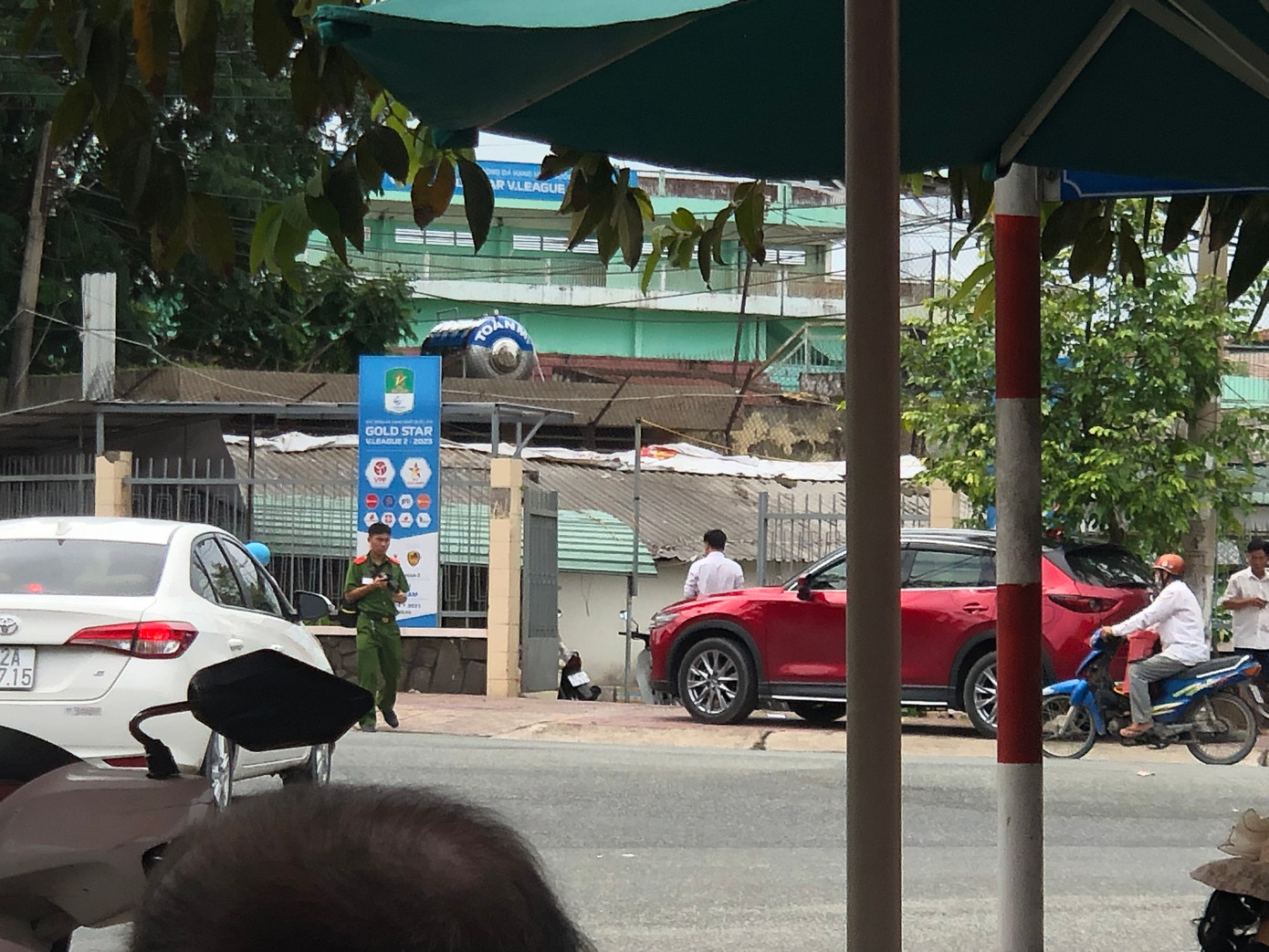 Công an có mặt tại hiện trường. Công an có mặt tại hiện trường.