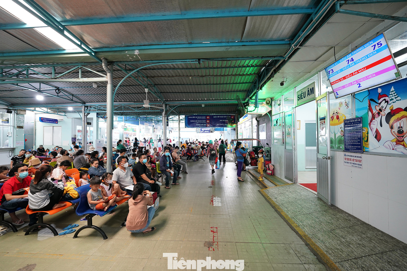 Được biết, ngành y tế TPHCM đã có văn bản kiến nghị Bộ Y tế chủ động cung ứng các loại thuốc như immunoglobulin; Phenobarbital trong điều trị bệnh tay chân miệng, tuy nhiên đến nay các loại thuốc trên vẫn chưa được cung ứng khiến bệnh viện đối mặt với nguy cơ gián đoạn thuốc điều trị nếu bệnh tay chân miệng tiếp tục diễn biến phức tạp.