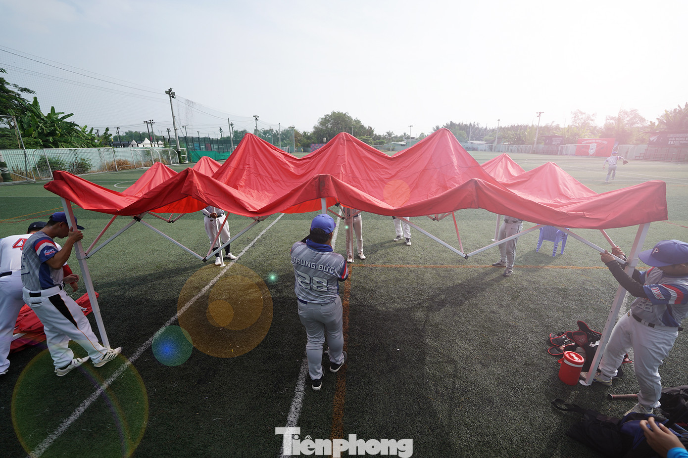 Do TPHCM chưa có sân bóng chày nên các bạn thường phải tự thiết kế sân mỗi khi muốn chơi.