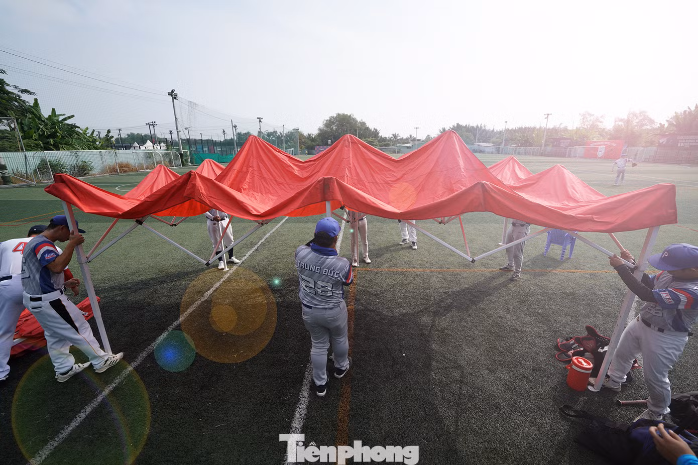 Do TPHCM chưa có sân bóng chày nên các bạn thường phải tự thiết kế sân mỗi khi muốn chơi.
