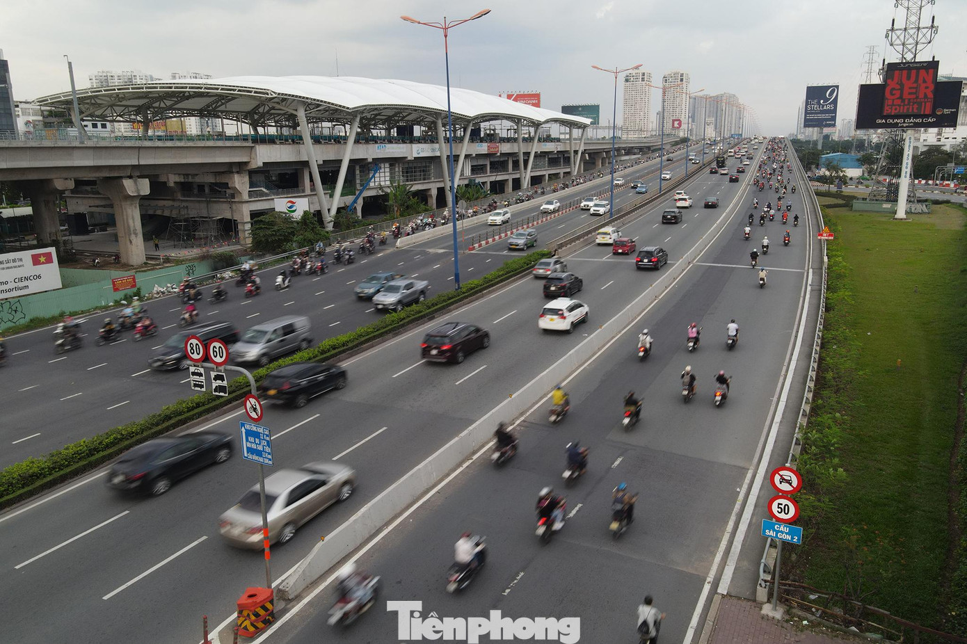 Cầu Sài Gòn là cây cầu cửa ngõ phía Đông TP.HCM. Đây là cây cầu ghi lại dấu ấn những cánh quân giải phóng tiến vào Sài Gòn những ngày tháng 4 lịch sử năm 1975.