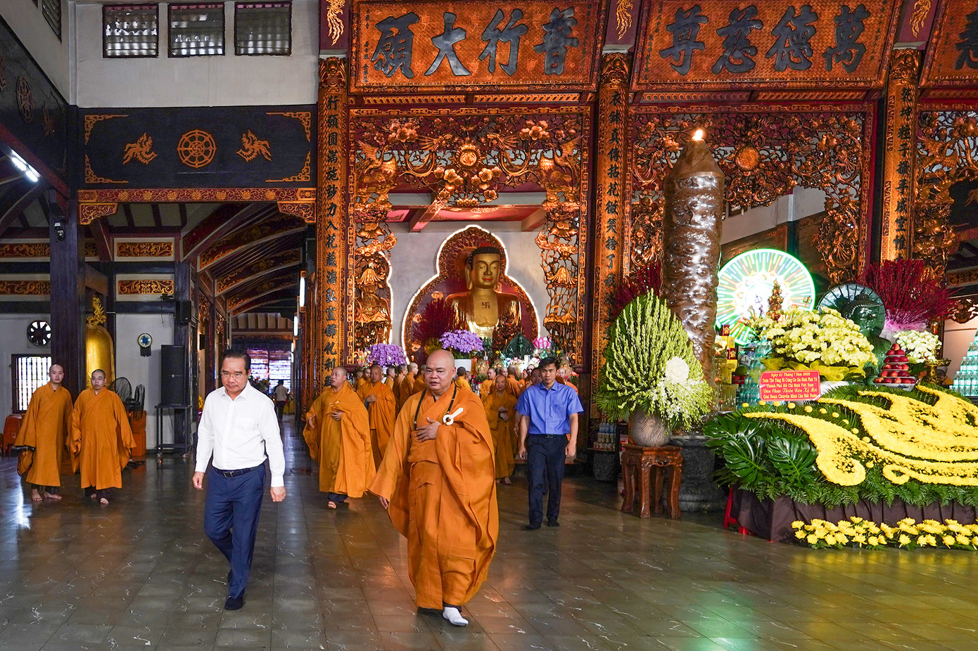 Chủ tịch UBND TPHCM Nguyễn Văn Được đánh chuông trong ngày làm việc đầu tiên sau sáp nhập, với kỳ vọng mở ra một chương mới không chỉ về mặt chính quyền, mà còn là văn hóa điều hành: đặt con người, tinh thần và đạo đức làm nền móng.