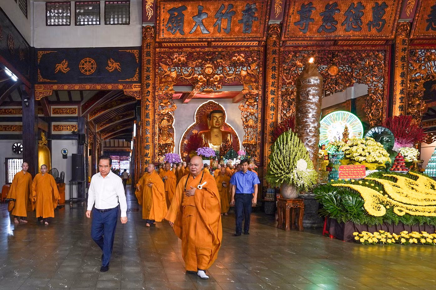Chủ tịch UBND TPHCM Nguyễn Văn Được đánh chuông trong ngày làm việc đầu tiên sau sáp nhập, với kỳ vọng mở ra một chương mới không chỉ về mặt chính quyền, mà còn là văn hóa điều hành: đặt con người, tinh thần và đạo đức làm nền móng.