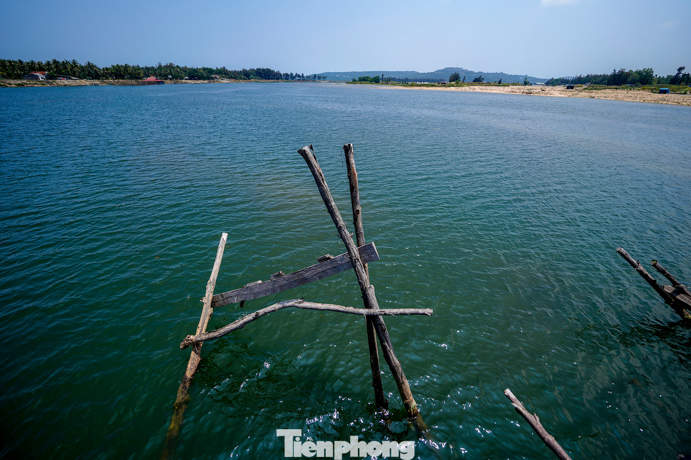 Mỗi cuối tháng 8, đầu tháng 9, các đợt mưa lũ thương làm cầu hư hại nặng...