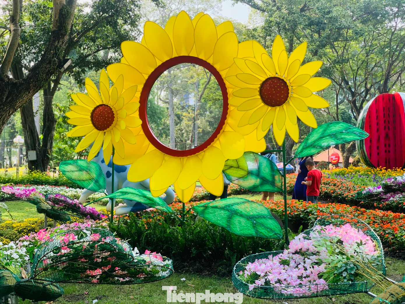 Các bước chuẩn bị cơ bản đã hoàn thành, Hội Hoa Xuân Quý Mão 2023 sẵn sàng mở cửa đón khách từ 18h.