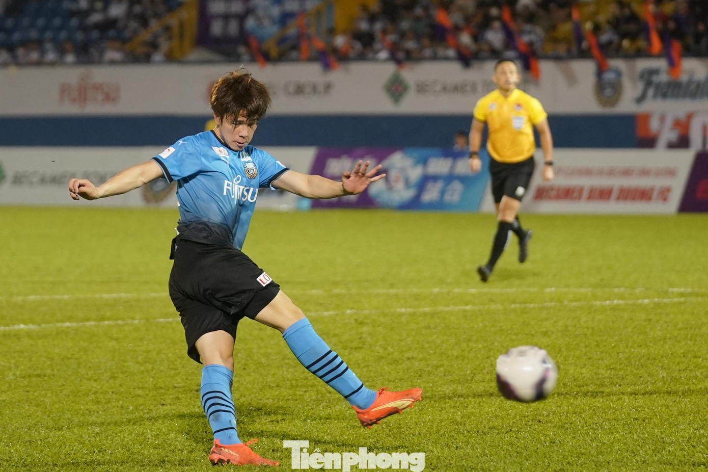Và sau nhiều cơ hội nguy hiểm, Kawasaki Frontale có bàn mở tỷ số 1 – 0 ở phút 36 khi Yamauchi Hinata đi bóng từ biên vào và tung cú sút hiểm hóc. Sang hiệp 2, đội khách vẫn làm chủ cuộc chơi, họ chủ động cầm bóng chắc và thi đấu ung dung. Trong khi đó dù có nhiều cố gắng, tuy nhiên chủ nhà Becamex Bình Dương vẫn không thể triển khai lối chơi và nhận thêm một bàn thua nữa ở phút 83 với bàn thắng của Miyaki Ten. Và 2 – 0 nghiêng về Kawasaki Frontale là tỷ số cuối cùng của trận đấu.