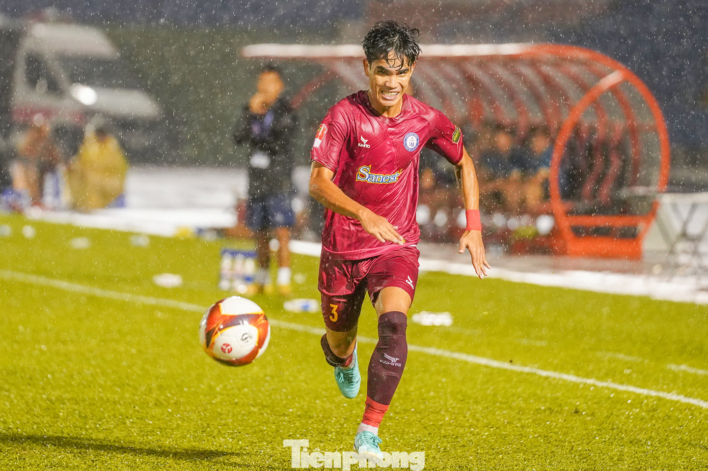 Kết thúc với kết quả thua 3-1, HLV của CLB Khánh Hoà thừa nhận khả năng trụ hạng là rất mong manh.