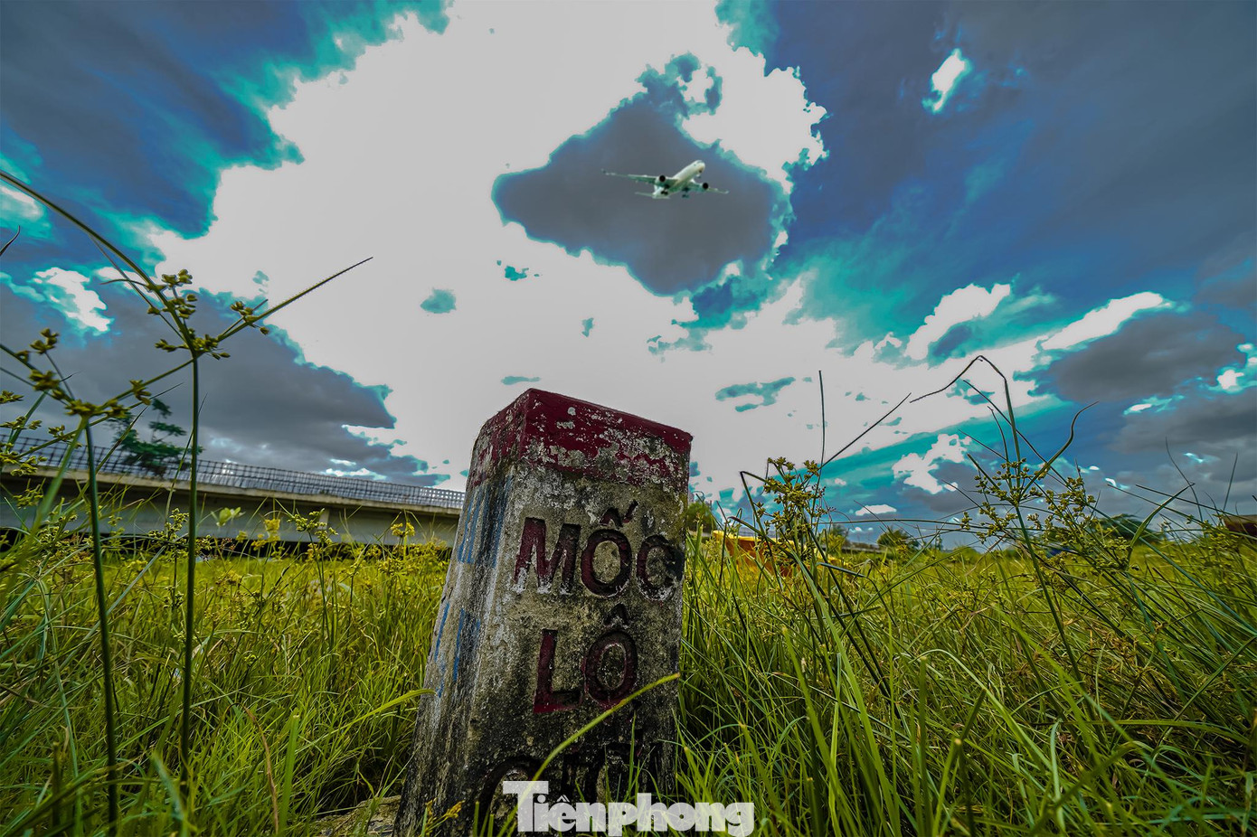 Hơn 12km còn lại chưa thi công gồm: đoạn 1 từ Khu công nghệ cao -Xa Lộ Hà Nội (nút giao Bình Thái) có chiều dài 3,6km. Tổng mức đầu tư dự kiến là 6.800 tỷ đồng, trong đó chi phí giải phóng mặt bằng (GPMB) chiếm khoảng 6500 tỷ đồng; Đoạn 2: từ nút giao Bình Thái (Xa Lộ Hà Nội) đến Phạm Văn Đồng có chiều dài 2,8km. Dự kiến tổng mức đầu tư là 8.500 tỷ đồng (trong đó GPMB là 5.500 tỷ đồng); Vành đai phía tây (Đoạn 4): dài khoảng 5,3km từ Khu công nghiệp Tân Tạo đi qua kênh Tàu Hủ (cầu Phú Định sau này) và cắt với nút giao Nguyễn Văn Linh. Tổng mức đầu tư dự kiến vào khoảng 10.000 tỷ đồng (Chi phí GPMB là 6.600 tỷ đồng). Hơn 12km còn lại chưa thi công gồm: đoạn 1 từ Khu công nghệ cao -Xa Lộ Hà Nội (nút giao Bình Thái) có chiều dài 3,6km. Tổng mức đầu tư dự kiến là 6.800 tỷ đồng, trong đó chi phí giải phóng mặt bằng (GPMB) chiếm khoảng 6500 tỷ đồng; Đoạn 2: từ nút giao Bình Thái (Xa Lộ Hà Nội) đến Phạm Văn Đồng có chiều dài 2,8km. Dự kiến tổng mức đầu tư là 8.500 tỷ đồng (trong đó GPMB là 5.500 tỷ đồng); Vành đai phía tây (Đoạn 4): dài khoảng 5,3km từ Khu công nghiệp Tân Tạo đi qua kênh Tàu Hủ (cầu Phú Định sau này) và cắt với nút giao Nguyễn Văn Linh. Tổng mức đầu tư dự kiến vào khoảng 10.000 tỷ đồng (Chi phí GPMB là 6.600 tỷ đồng).