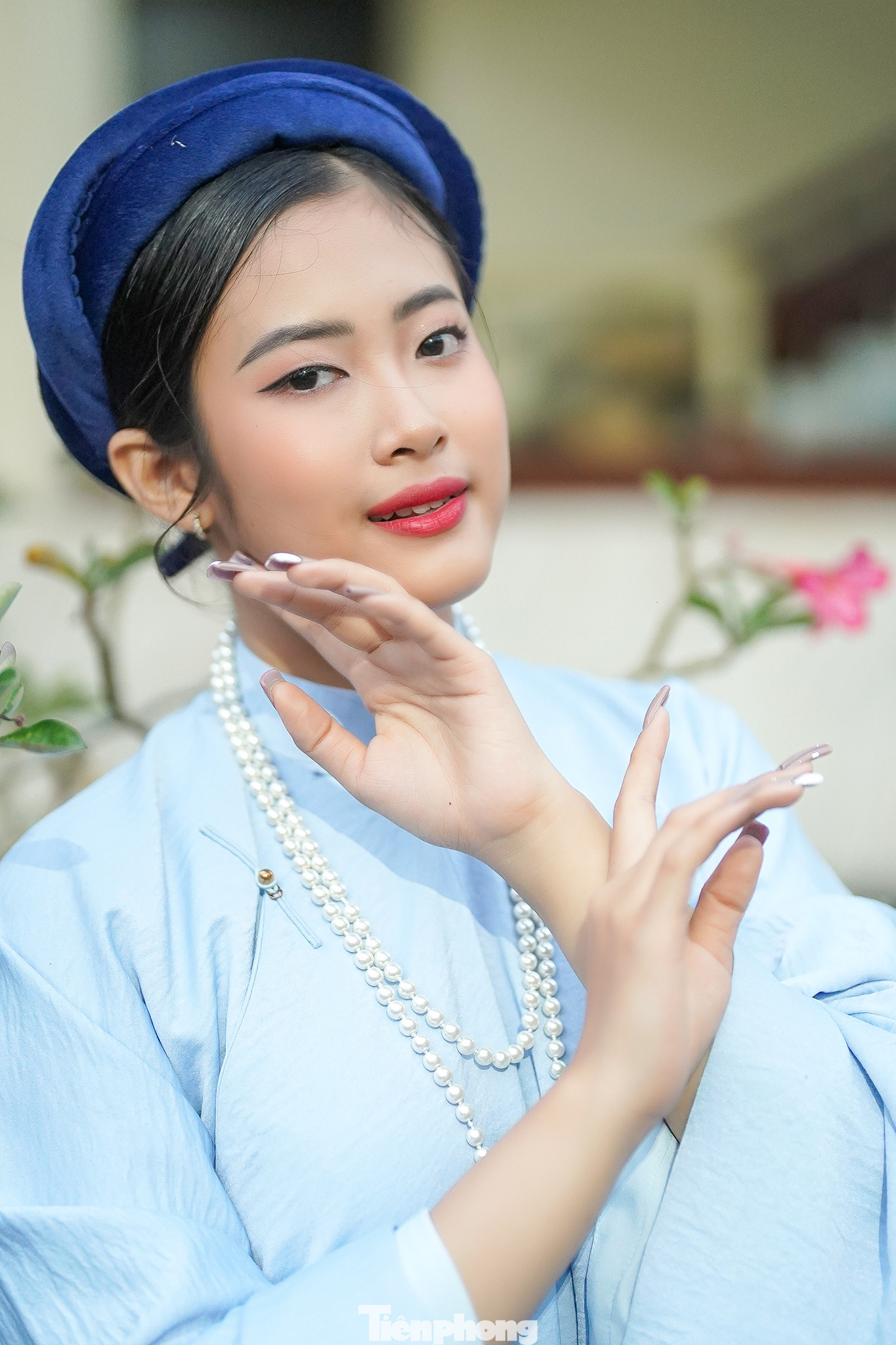 Nguyễn Thị Trang cũng được nhiều bạn bè thương tặng cho danh hiệu &quot;Hoa khôi Chủ nhật đỏ&quot; khi hăng hái tham gia hoạt động hiến máu của báo Tiền Phong tổ chức.