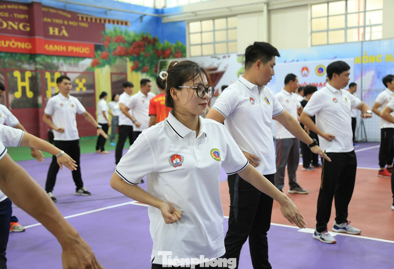 TPHCM đang tích cực đẩy mạnh phong trào thể thao học đường khi tổ chức lớp tập huấn võ tự vệ và võ nhạc Vovinam với hơn 600 giáo viên tham dự.