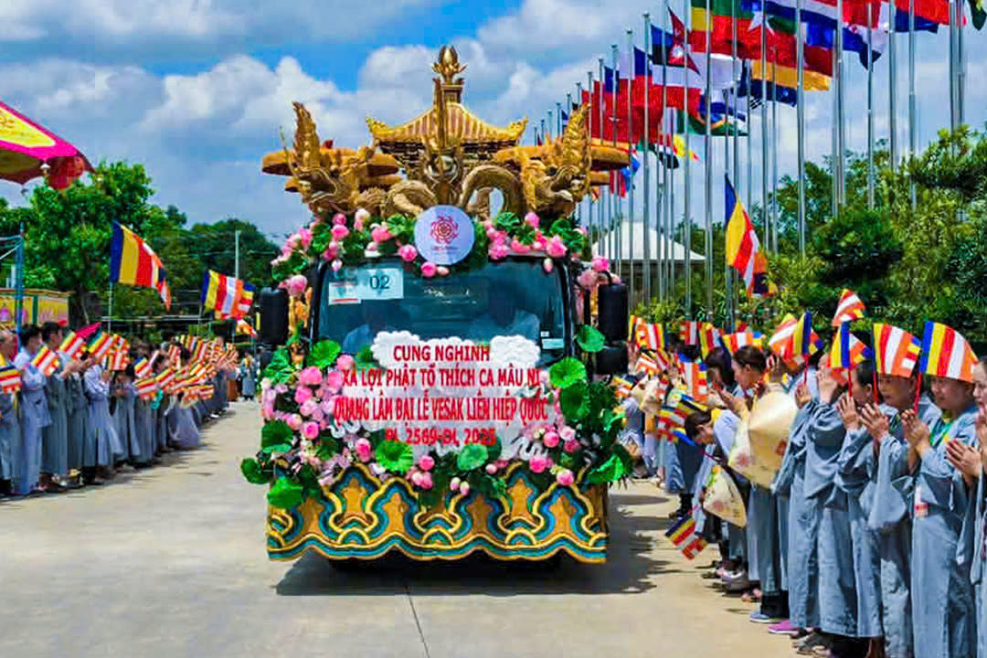 Sau đó, Xá lợi Phật sẽ cung rước trọng thể sang chùa Thanh Tâm. Đây là sự kiện mở đầu cho chuỗi hoạt động tâm linh - văn hóa đặc sắc của đại lễ Phật đản Liên Hiệp Quốc 2025 tại Việt Nam.