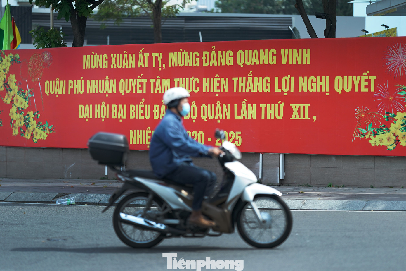 Hình ảnh ghi nhận trước UBND quận Phú Nhuận. Hình ảnh ghi nhận trước UBND quận Phú Nhuận.