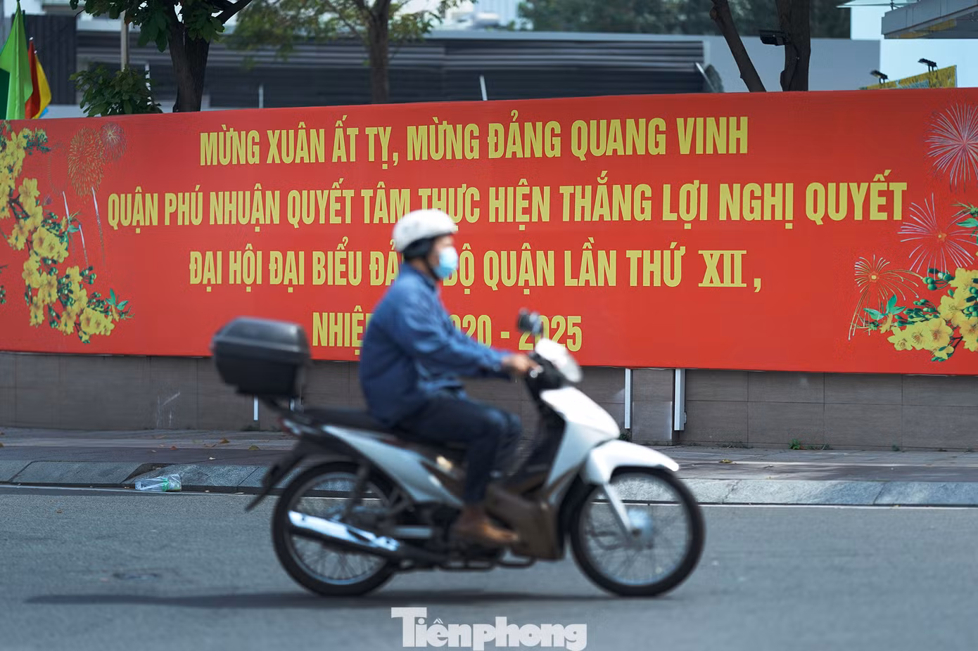Hình ảnh ghi nhận trước UBND quận Phú Nhuận.