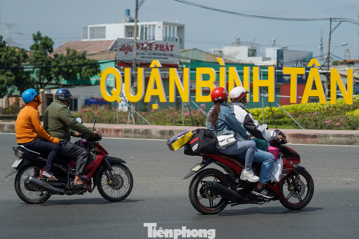 Đoạn vòng xoay An Lạc trên trục quốc lộ 1, thuộc quận Bình Tân. Đoạn vòng xoay An Lạc trên trục quốc lộ 1, thuộc quận Bình Tân.