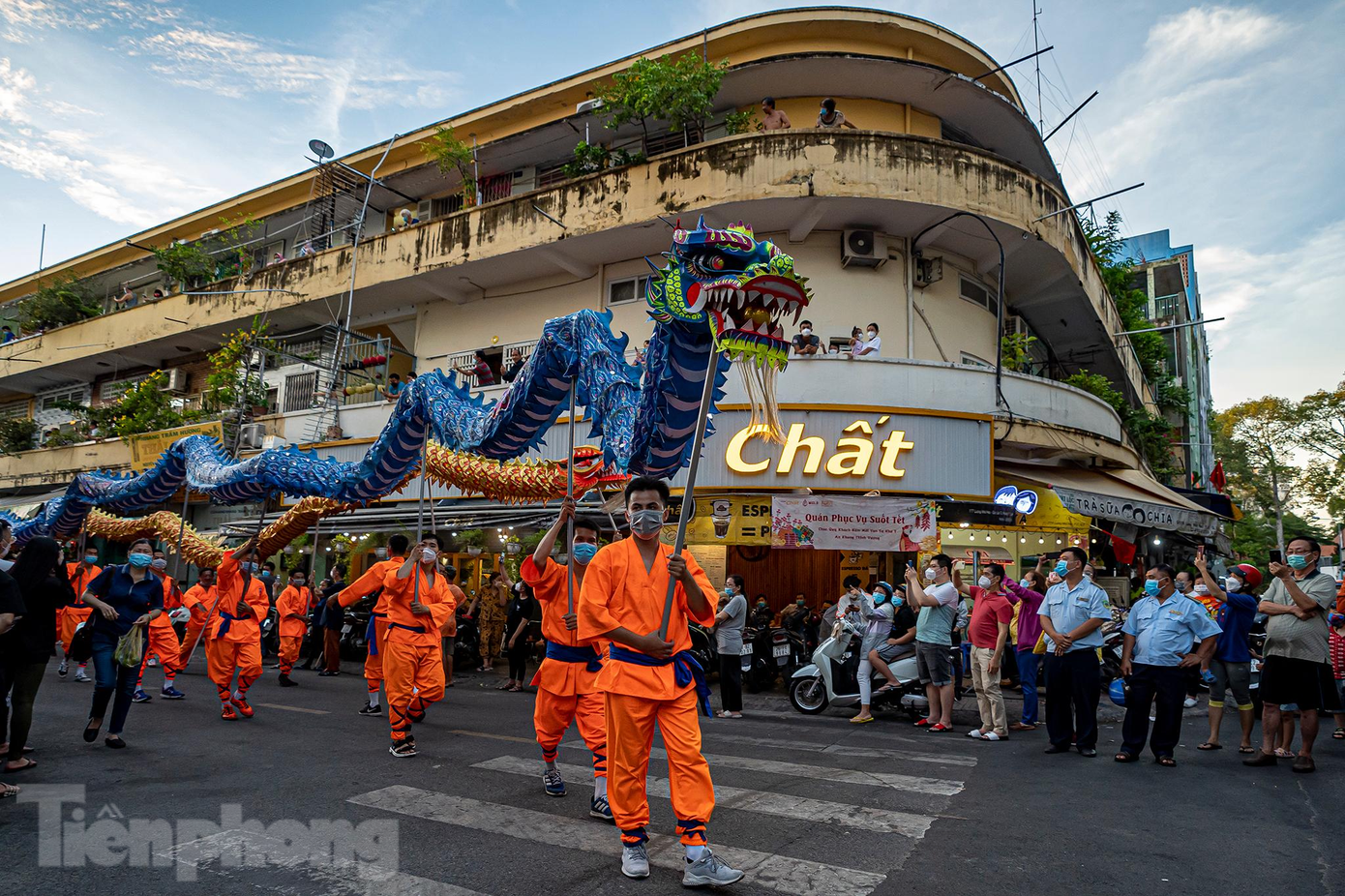Thông qua lễ hội, nhiều giá trị văn hóa truyền thống của người Hoa được giữ gìn và phát huy. Không gian văn hóa lễ hội là dịp để thể hiện, giới thiệu, lưu giữ các truyền thống văn hóa đặc sắc. Nhiều loại hình nghệ thuật trình diễn, chế tác, kỹ thuật, sản vật đặc sắc, truyền thống được tạo ra và giới thiệu tại lễ hội. Lễ hội thu hút nhiều du khách trong và ngoài nước tham gia, đem lại lợi ích về văn hóa, kinh tế cho cộng đồng. Thông qua lễ hội, nhiều giá trị văn hóa truyền thống của người Hoa được giữ gìn và phát huy. Không gian văn hóa lễ hội là dịp để thể hiện, giới thiệu, lưu giữ các truyền thống văn hóa đặc sắc. Nhiều loại hình nghệ thuật trình diễn, chế tác, kỹ thuật, sản vật đặc sắc, truyền thống được tạo ra và giới thiệu tại lễ hội. Lễ hội thu hút nhiều du khách trong và ngoài nước tham gia, đem lại lợi ích về văn hóa, kinh tế cho cộng đồng.