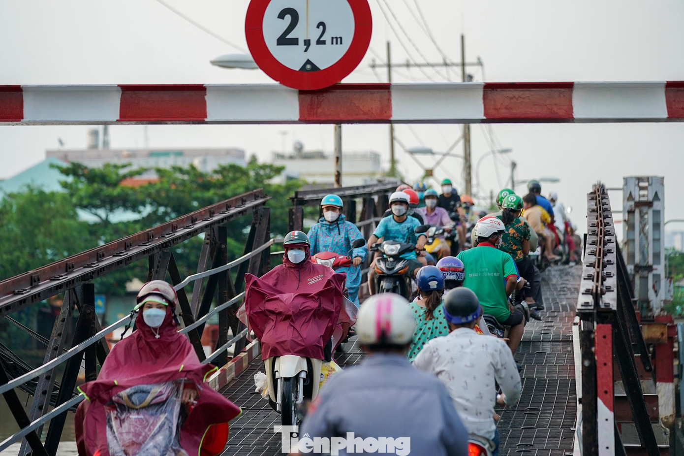 Từ năm 2011, dự án lại bị ảnh hưởng bởi chính sách giãn đầu tư công của Chính phủ. Do thời gian kéo dài dẫn đến kinh phí đầu tư bị đội lên và dự án phải điều chỉnh lại vào năm 2017. Từ năm 2011, dự án lại bị ảnh hưởng bởi chính sách giãn đầu tư công của Chính phủ. Do thời gian kéo dài dẫn đến kinh phí đầu tư bị đội lên và dự án phải điều chỉnh lại vào năm 2017.