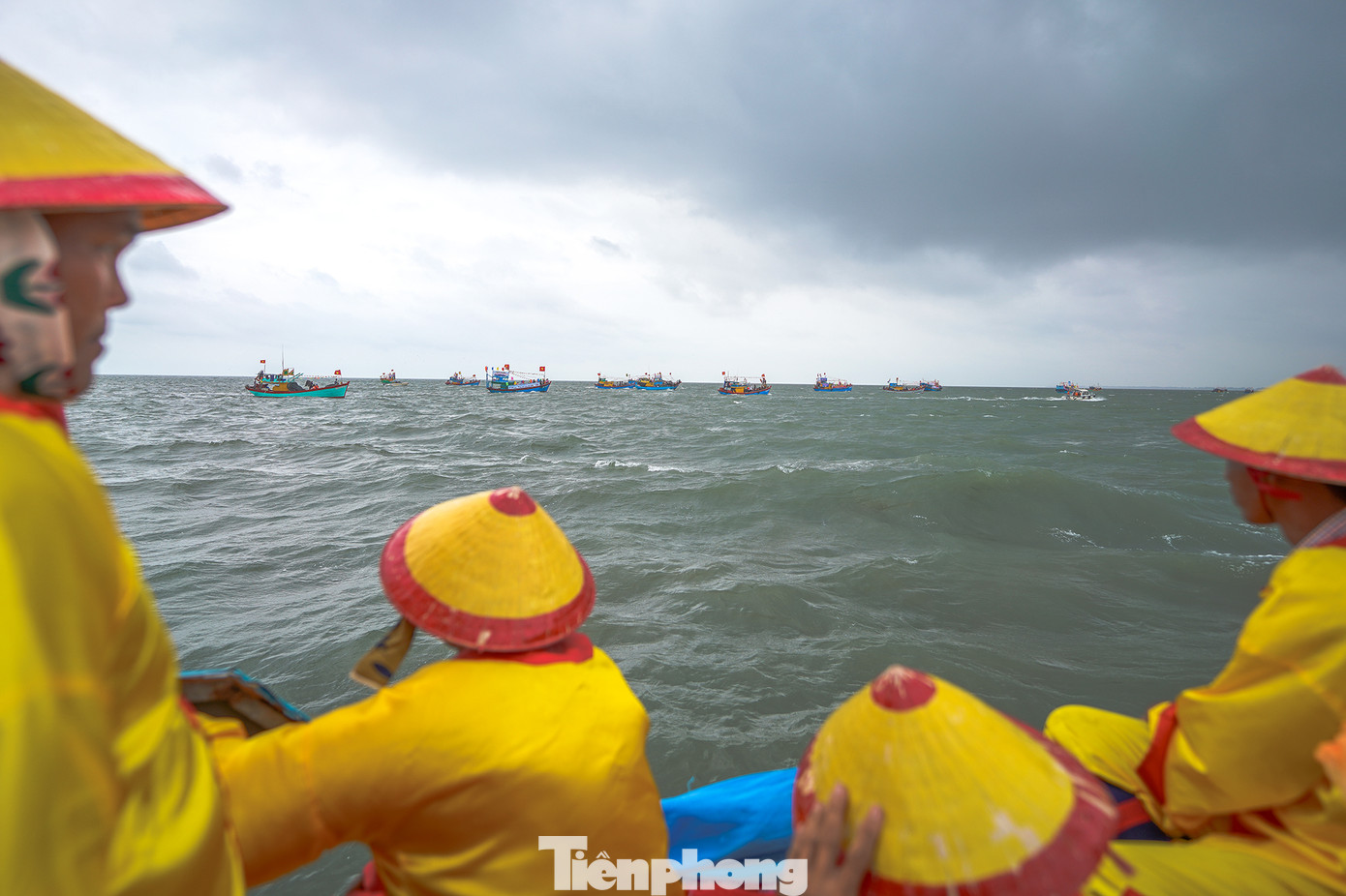 Lễ vật ngư dân cúng tế thường là gà, vịt, đầu heo, heo quay, đặc biệt không bao giờ cúng Ông bằng đồ hải sản vì đây là binh tướng của Ông.