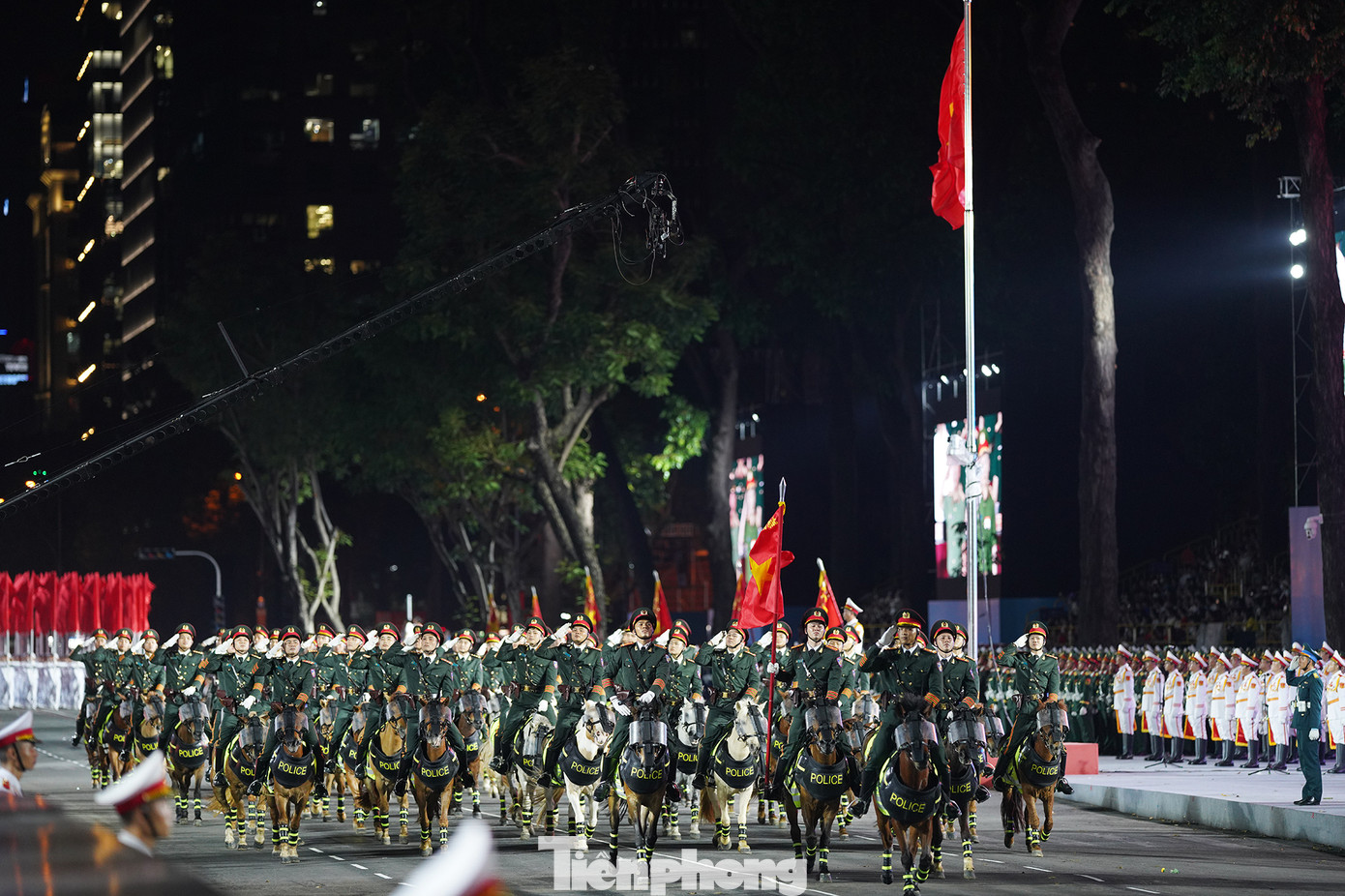 Khối Cảnh sát cơ động kỵ binh để lại nhiều tình cảm tốt đẹp trong lòng nhân dân và bạn bè quốc tế.