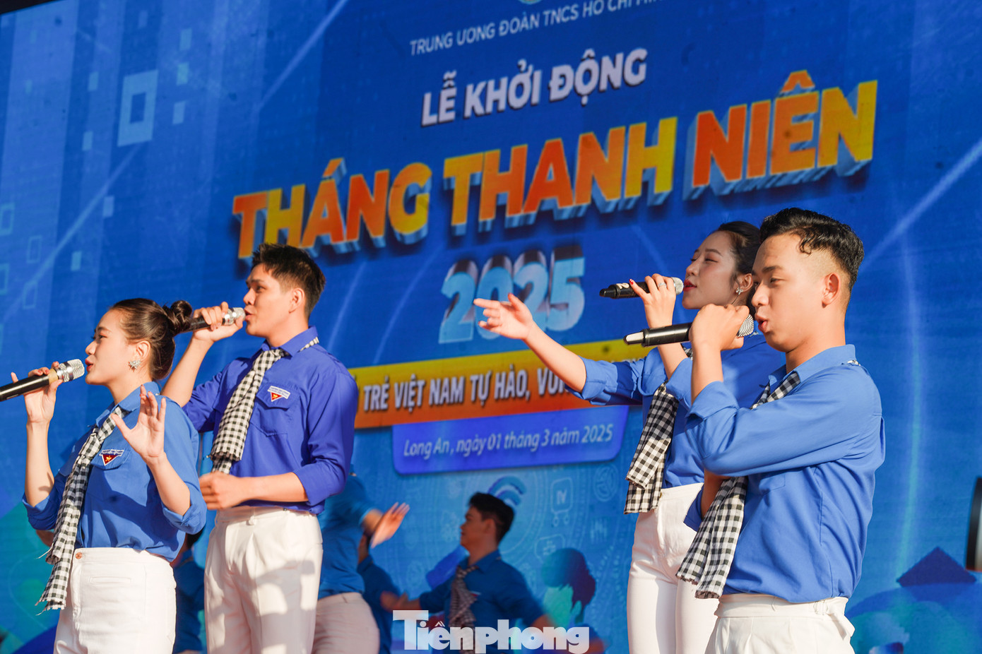 Hàng loạt chương trình, công trình thanh niên trọng điểm sẽ được triển khai trên cả nước, trong đó nổi bật là công trình thanh niên toàn quốc về xóa nhà tạm, nhà dột nát, góp phần hiện thực hóa phong trào “Chung tay xóa nhà tạm, nhà dột nát trên phạm vi cả nước trong năm 2025”. Hàng loạt chương trình, công trình thanh niên trọng điểm sẽ được triển khai trên cả nước, trong đó nổi bật là công trình thanh niên toàn quốc về xóa nhà tạm, nhà dột nát, góp phần hiện thực hóa phong trào “Chung tay xóa nhà tạm, nhà dột nát trên phạm vi cả nước trong năm 2025”.