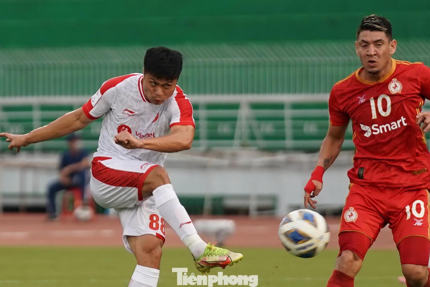 Duy Thường đã có cú sút đẹp mắt