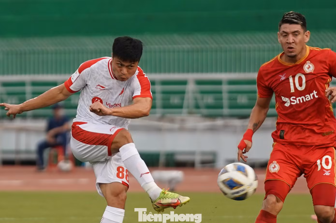 Duy Thường đã có cú sút đẹp mắt
