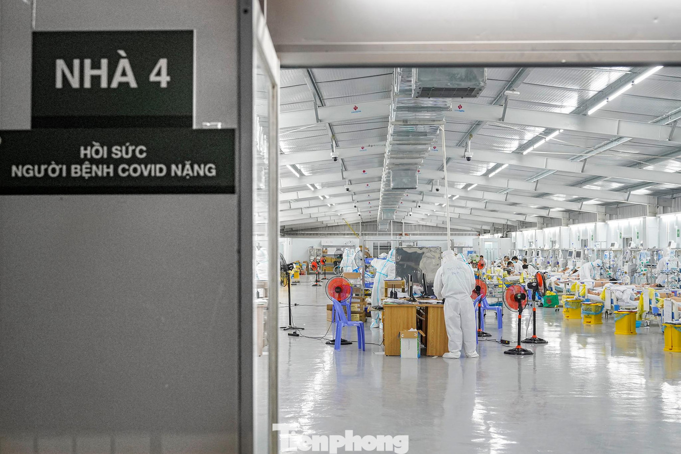 Thời điểm bệnh viện dã chiến số 13 đi vào hoạt động, GS.TS Trần Bình Giang - Giám đốc Bệnh viện Hữu nghị Việt - Đức, Hà Nội, cho biết, sau 6 ngày tiếp nhận bệnh nhân, toàn bộ số giường của bệnh viện đã kín.