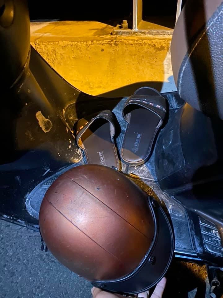 Một số vật dụng còn lại trên xe máy.