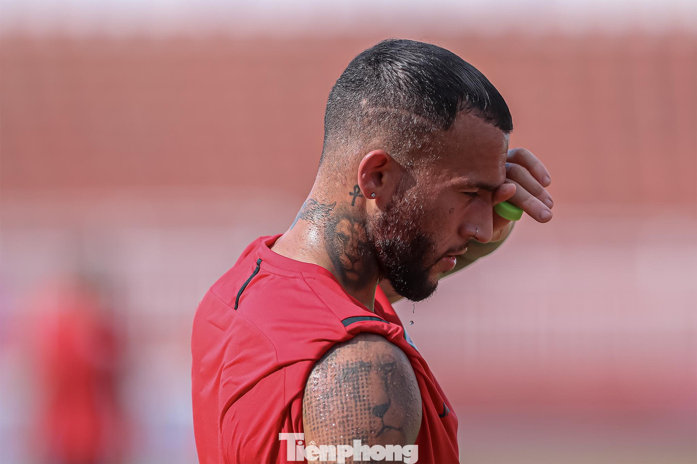 Afghanistan sẽ là đối thủ của ĐT Việt Nam trong trận giao hữu vào ngày 1/6 trên sân Thống Nhất. Với ĐT Việt Nam, đây là &quot;bài khởi động&quot; làm nóng sau gần 3 tháng không thi đấu, qua đó sẵn sàng hơn khi V.League trở lại.