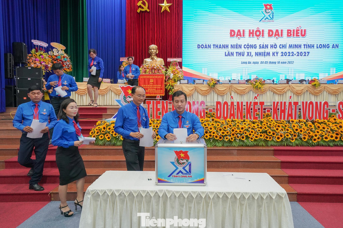 Tại phiên làm việc của ngày thứ nhất, 4/10, Đại hội đã tiến hành các nội dung trong chương trình Đại hội. Trong đó, thảo luận góp ý vào Dự thảo báo cáo chính trị Đại hội Đoàn toàn quốc lần thứ XII, nhiệm kỳ 2022-2027, Điều lệ Đoàn sửa đổi và báo cáo chính trị Đại hội Đoàn tỉnh Long An lần thứ XI, nhiệm kỳ 2022-2027.