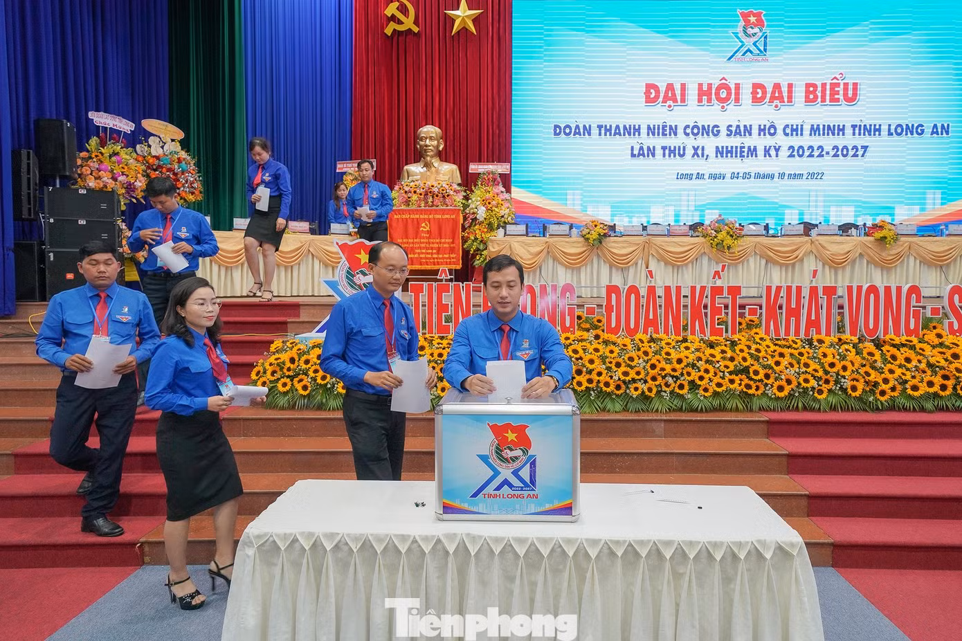 Tại phiên làm việc của ngày thứ nhất, 4/10, Đại hội đã tiến hành các nội dung trong chương trình Đại hội. Trong đó, thảo luận góp ý vào Dự thảo báo cáo chính trị Đại hội Đoàn toàn quốc lần thứ XII, nhiệm kỳ 2022-2027, Điều lệ Đoàn sửa đổi và báo cáo chính trị Đại hội Đoàn tỉnh Long An lần thứ XI, nhiệm kỳ 2022-2027.