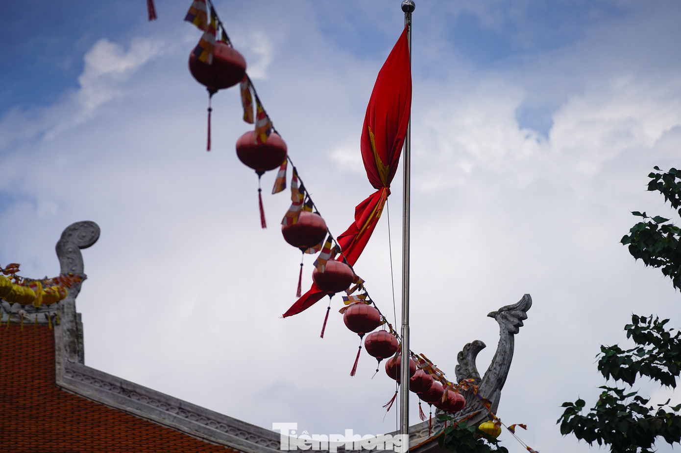 Các cơ sở tôn giáo treo cờ rủ, tiếc thương trước sự ra đi của Tổng Bí thư.