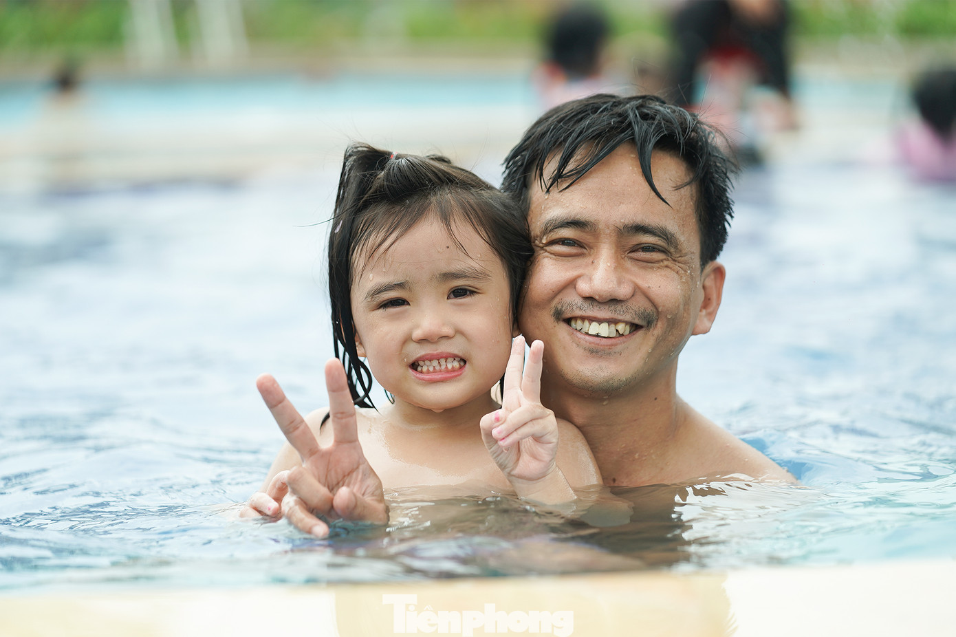 "Thường thì nhà tôi đi vòng vòng vài khu như Suối Tiên, Đầm Sen hoặc những nơi có nhiều cây để sinh hoạt, ăn uống. Giờ có khu công viên này quá tiện, cách nhà tôi có 10 km thôi" - anh Lê Trung Dũng (ngụ phường Bình Hưng Hoà, quận Bình Tân) phấn khởi nói.