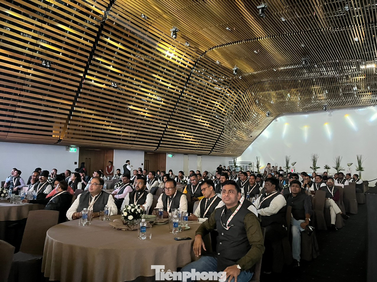 Đoàn sẽ tham dự hội nghị, lưu trú trong thời gian 5 ngày và sẽ tham quan các điểm du lịch nổi tiếng tại TPHCM như: Bảo tàng Chứng tích chiến tranh, Bưu điện trung tâm TPHCM, chợ Bến Thành, Sài Gòn Square, Địa đạo Củ Chi… trải nghiệm và thưởng thức ẩm thực Việt Nam và Ấn Độ tại một số nhà hàng trên địa bàn thành phố. Đoàn sẽ tham dự hội nghị, lưu trú trong thời gian 5 ngày và sẽ tham quan các điểm du lịch nổi tiếng tại TPHCM như: Bảo tàng Chứng tích chiến tranh, Bưu điện trung tâm TPHCM, chợ Bến Thành, Sài Gòn Square, Địa đạo Củ Chi… trải nghiệm và thưởng thức ẩm thực Việt Nam và Ấn Độ tại một số nhà hàng trên địa bàn thành phố.