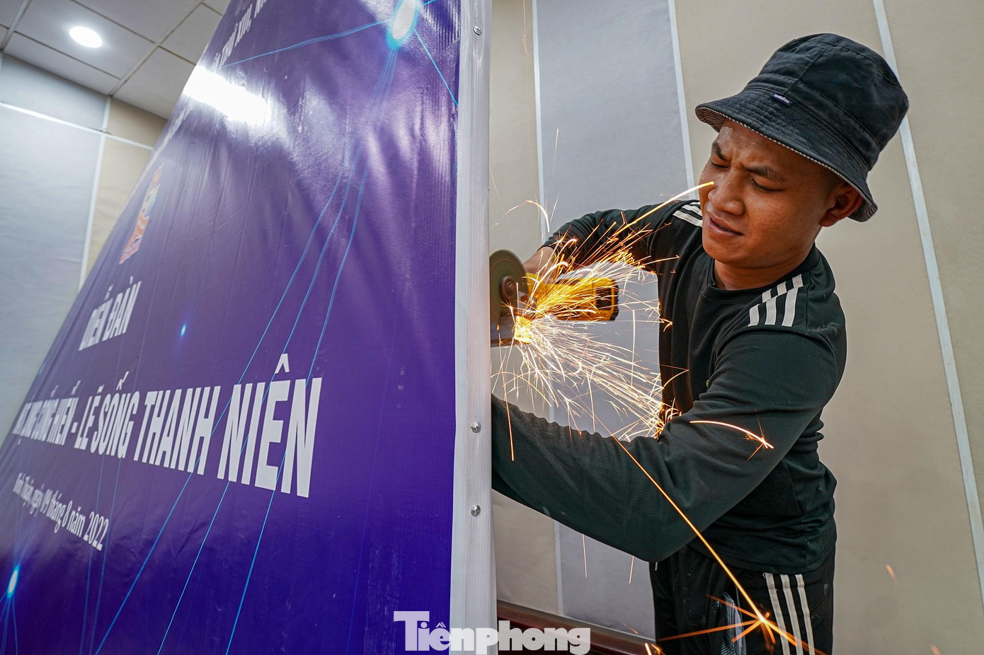 Các đơn vị thi công tất bật đẩy nhanh tiến độ. Các đơn vị thi công tất bật đẩy nhanh tiến độ.