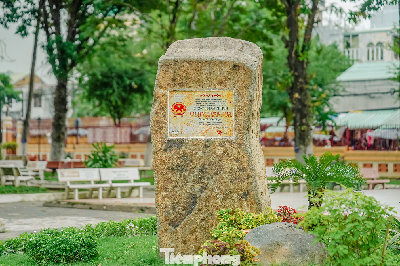 Tồn tại gần 200 năm, Lăng Đức Thượng công Tả quân Lê Văn Duyệt tại khu Bà Chiểu là một di tích quan trọng của đất Gia Định xưa, TP.HCM nay. Lăng được công nhận Di tích Lịch sử Văn hóa cấp Quốc gia năm 1988. Lễ hội Khai hạ - Cầu an ở lăng cũng vừa được xếp hạng Di sản văn hóa phi vật thể quốc gia. Tồn tại gần 200 năm, Lăng Đức Thượng công Tả quân Lê Văn Duyệt tại khu Bà Chiểu là một di tích quan trọng của đất Gia Định xưa, TP.HCM nay. Lăng được công nhận Di tích Lịch sử Văn hóa cấp Quốc gia năm 1988. Lễ hội Khai hạ - Cầu an ở lăng cũng vừa được xếp hạng Di sản văn hóa phi vật thể quốc gia.