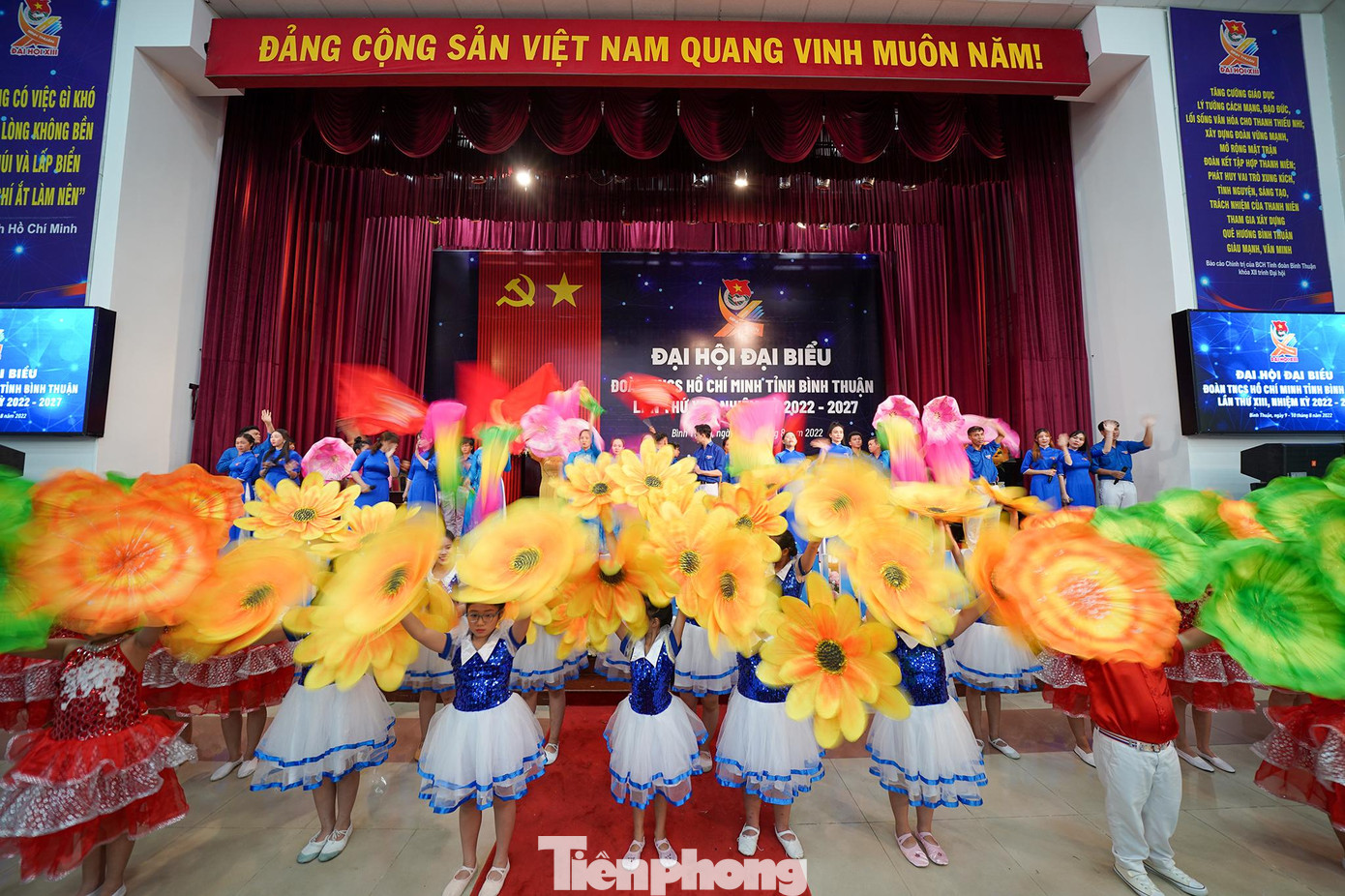 Trong 5 năm tới, thanh niên Bình Thuận chủ yếu thuộc nhóm độ tuổi sinh ra trong nửa cuối thập niên 1990-2012. Đây là thế hệ sinh ra và lớn lên trong thời đại kỹ thuật số phát triển, với những đặc điểm về tư duy, nhận thức, sáng tạo, tính cách, xu hướng và phong cách sống… có nhiều nét mới. Thanh niên ngày càng có điều kiện, cơ hội học tập, tiếp cận với khoa học công nghệ nên tỉ lệ thanh niên được đào tạo chuyên môn tăng. Trong 5 năm tới, thanh niên Bình Thuận chủ yếu thuộc nhóm độ tuổi sinh ra trong nửa cuối thập niên 1990-2012. Đây là thế hệ sinh ra và lớn lên trong thời đại kỹ thuật số phát triển, với những đặc điểm về tư duy, nhận thức, sáng tạo, tính cách, xu hướng và phong cách sống… có nhiều nét mới. Thanh niên ngày càng có điều kiện, cơ hội học tập, tiếp cận với khoa học công nghệ nên tỉ lệ thanh niên được đào tạo chuyên môn tăng.