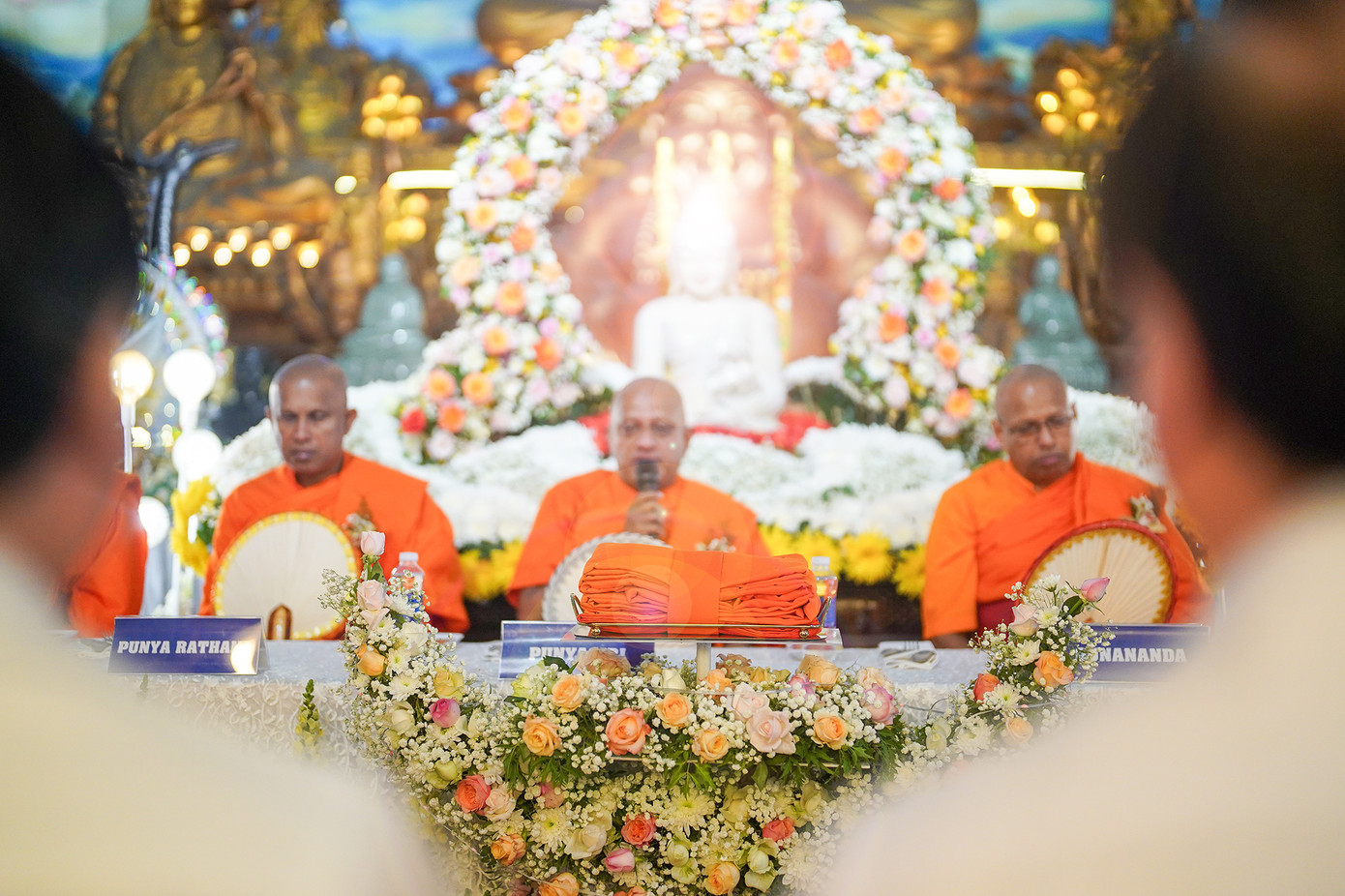 Theo BTC, các vị đại tăng sẽ chứng minh cho tấm lòng thành dâng y, dâng lễ cúng dường của các Phật tử.