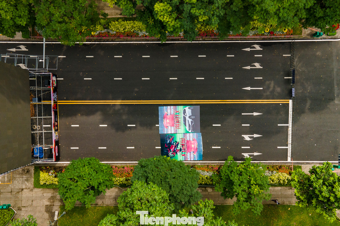 Các hình ảnh cổ vũ đội tuyển chuẩn bị lắp đặt. Các hình ảnh cổ vũ đội tuyển chuẩn bị lắp đặt.