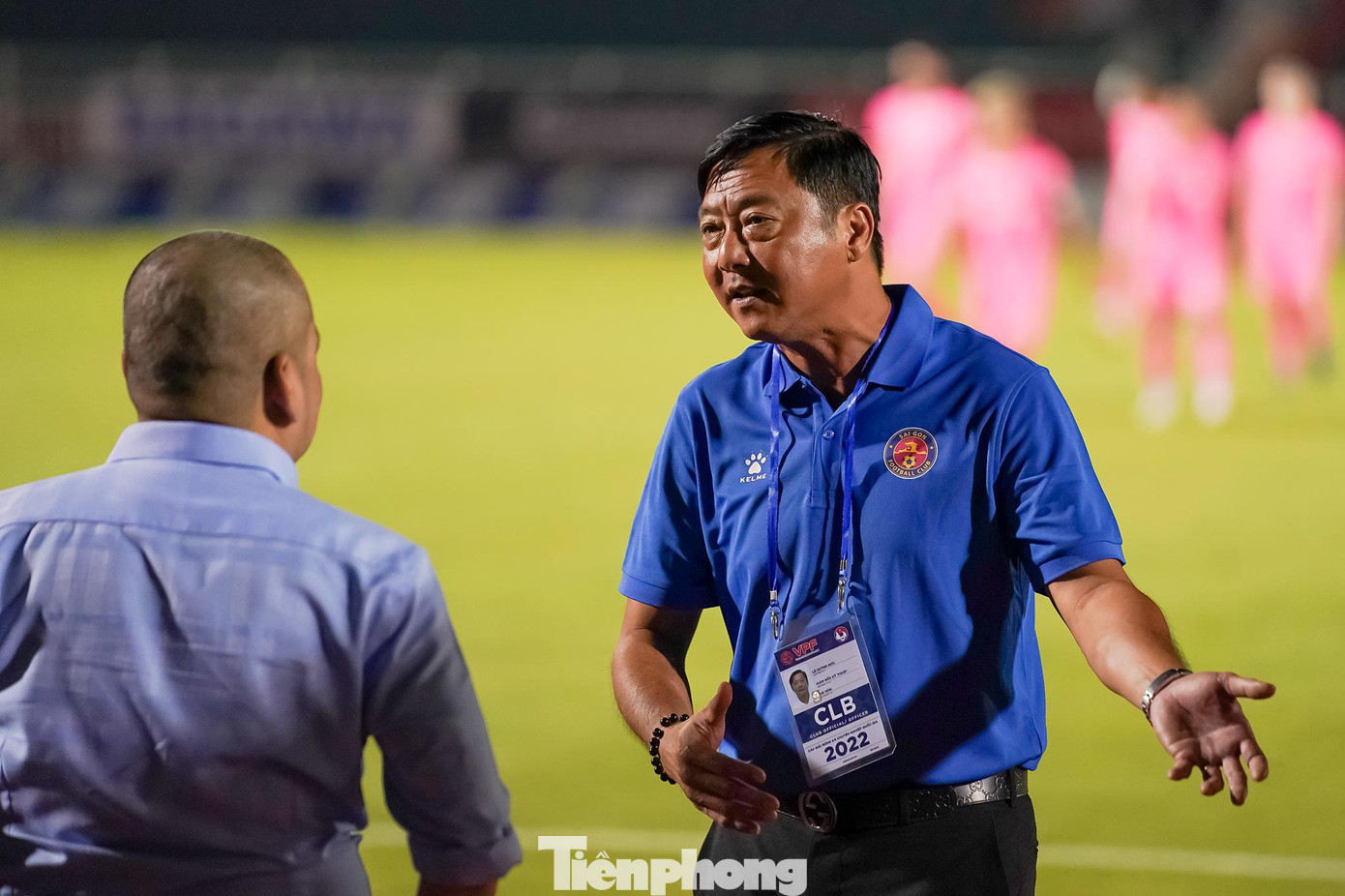 GĐKT Lê Huỳnh Đức phàn nàn về công tác điều hành của trọng tài. Thắng chung cuộc với tỷ số 2-1, CLB TPHCM đạt 12 điểm tạm vươn lên hạng 11, đẩy Nam Định (10 điểm) xuống hạng 12, chỉ hơn đội cuối bảng CLB Sài Gòn 2 điểm. GĐKT Lê Huỳnh Đức phàn nàn về công tác điều hành của trọng tài. Thắng chung cuộc với tỷ số 2-1, CLB TPHCM đạt 12 điểm tạm vươn lên hạng 11, đẩy Nam Định (10 điểm) xuống hạng 12, chỉ hơn đội cuối bảng CLB Sài Gòn 2 điểm.