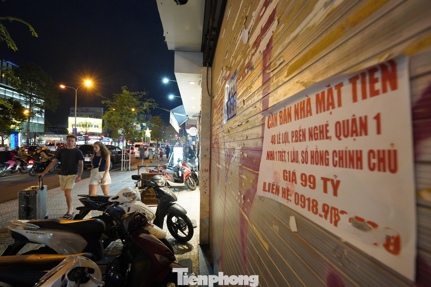 Đường Lê Lợi có nhiều mặt bằng bỏ trống vì chưa tìm được chủ mới. Trên tuyến đường này còn có mặt bằng khoảng 100m2 đang được rao bán với giá trăm tỷ.