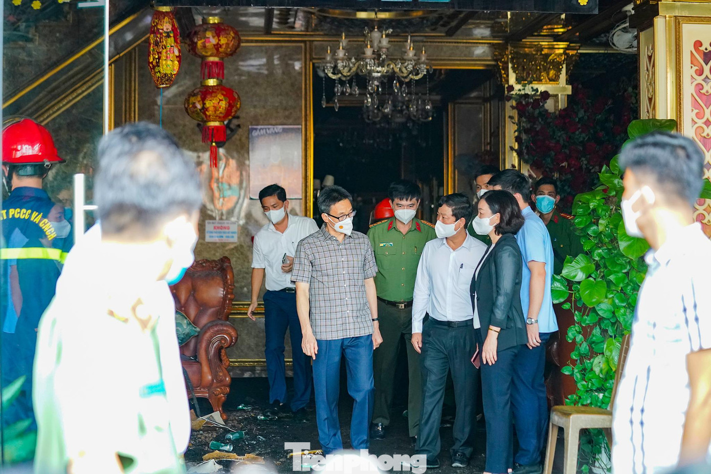 Ngày 8/9, Phó Thủ tướng Vũ Đức Đam đến thị sát hiện trường vụ cháy quán karaoke An Phú.