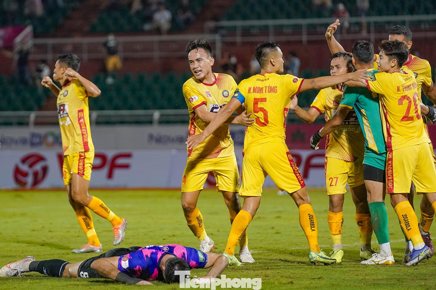 Đây là tình huống đáng chú ý cuối trận và thật sự Sài Gòn FC "xứng đáng" với thất bại này. Đây là tình huống đáng chú ý cuối trận và thật sự Sài Gòn FC "xứng đáng" với thất bại này.