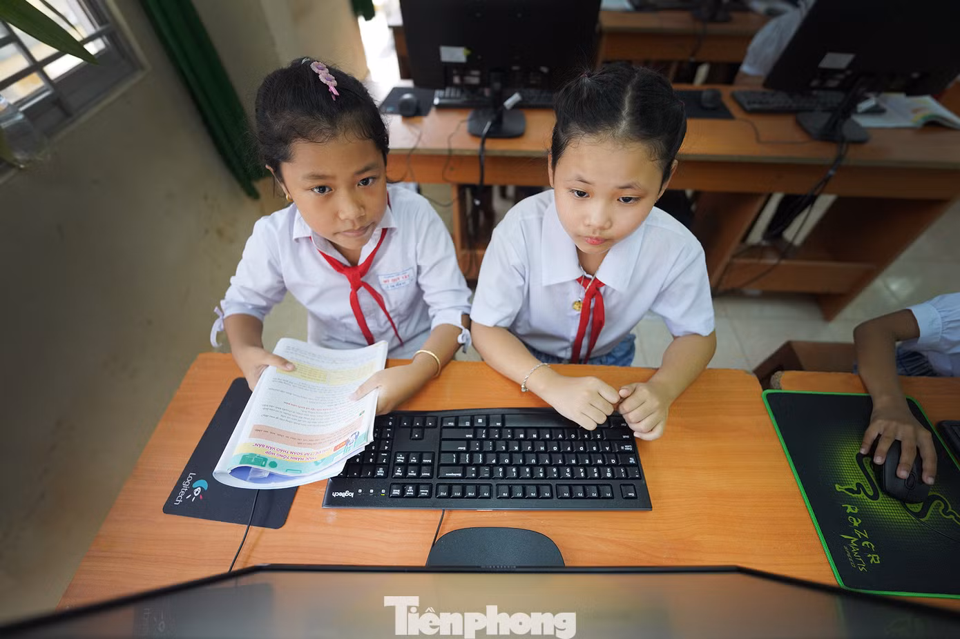 Lễ khánh thành Phòng tin học cho em.