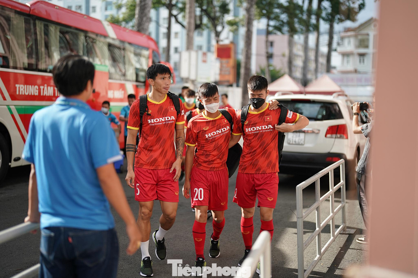 Trong lần tập trung này Quang Hải (PAU FC)sẽ về sau ngày 17/9, Hoàng Đức (Viettel)chấn thương không tập trung,vắng Khuất Văn Khang (đang đá giải U20), Thành Chung (CLB Hà Nội).